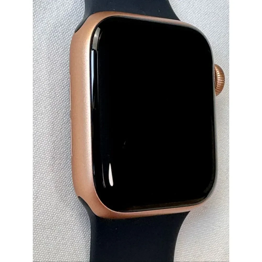 Apple Watch SE 40mm 32GB A2353 Aluminum Gold/Charger